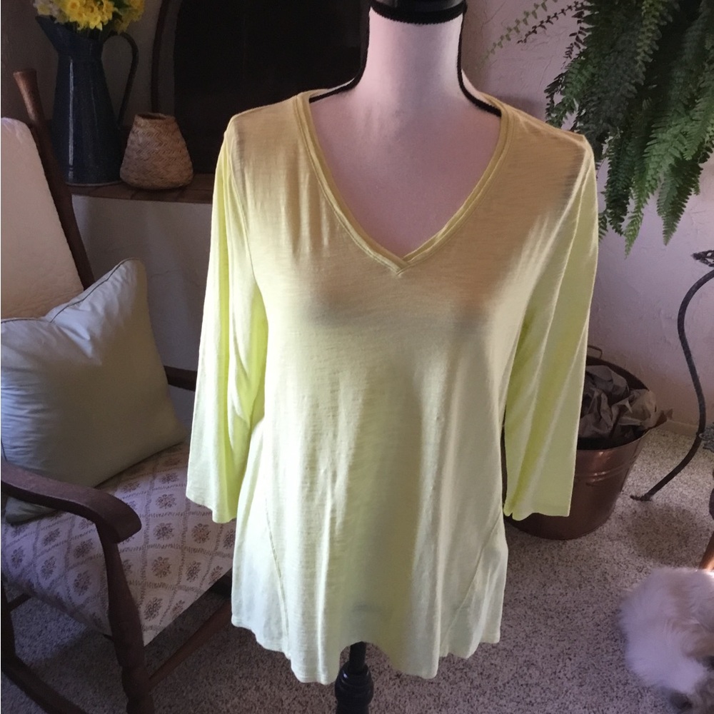 NWOT Chico’s Ultimate Tee